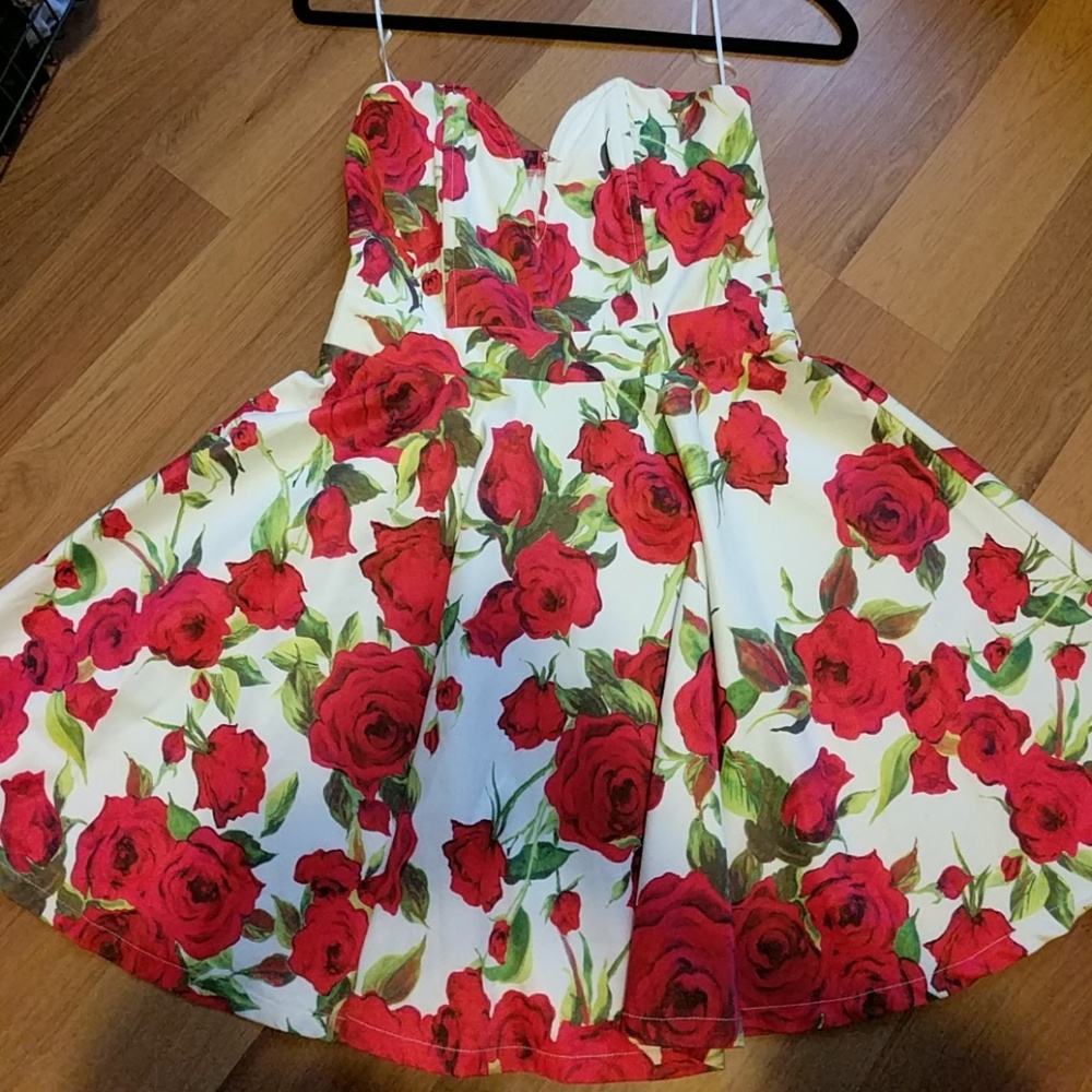 Retro style rose print strapless fit & flare dress